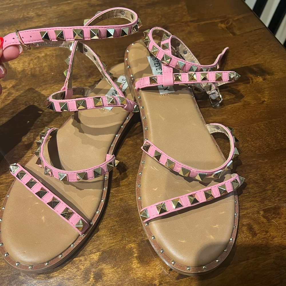 Steve Madden Travel Sandal in pink. In great condition. Size 7.5